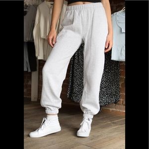BRANDY MELVILLE ROSA SWEATPANTS